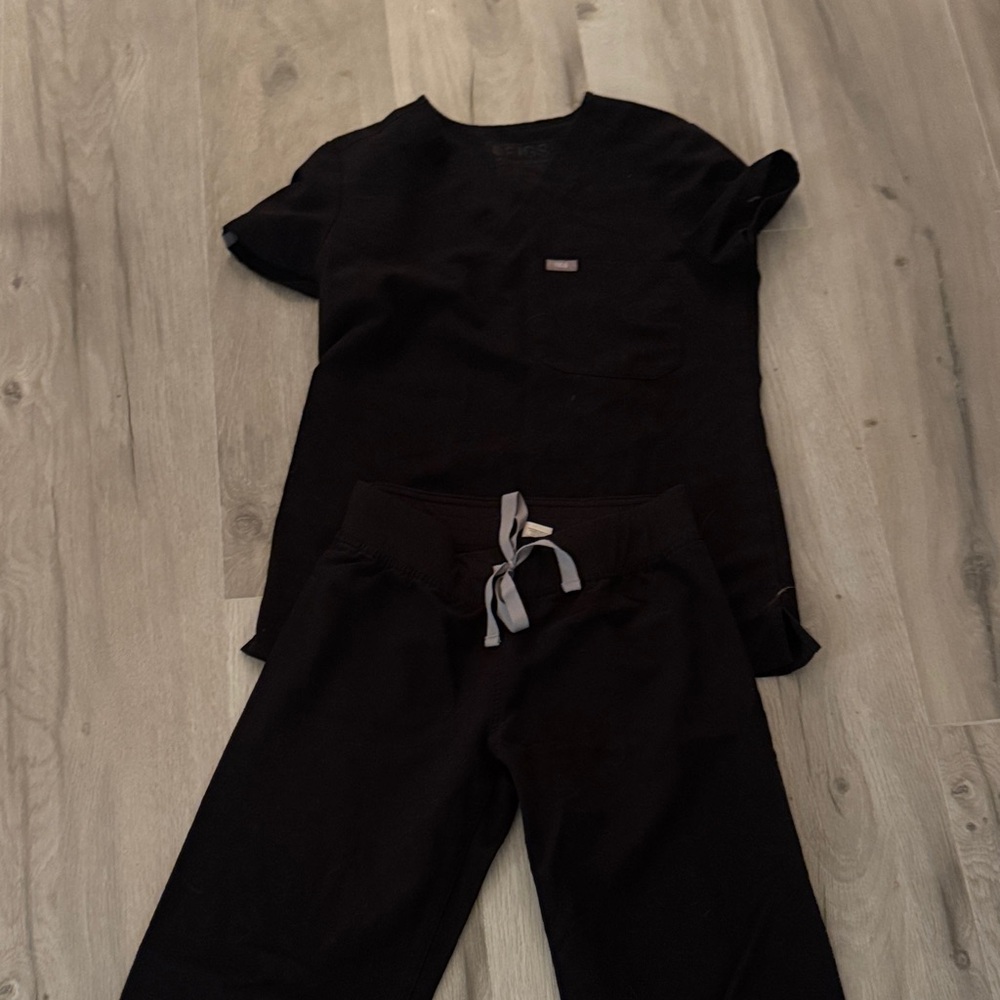 Figs Black Scrub Set